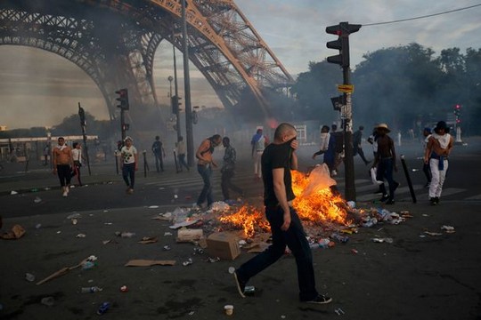 http://www.ultras-tifo.net/images/stories/2016/Euro/paris-riots/paris_riots_euro2016_final_1.jpg