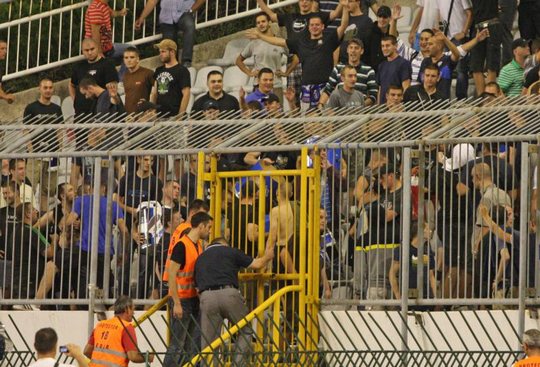 WithUkraine on X: Soccer club Dinamo Zagreb showed their support for #Ukraine in today's away match against HNK Hajduk Split. #StandWithUkraine #SupportUkraine / X