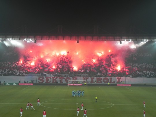 http://www.ultras-tifo.net/images/stories/reports/2011-2012/wisla-twente/wisla-twente_11.jpg