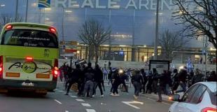 Real Sociedad ultras attack on Roma ultras' bus ahead of their match in Europa League