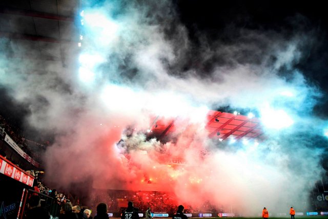 Standard Liege v Anderlecht abandoned because of flares & smoke - BBC Sport