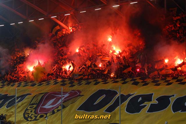 🟡⚫ ATMOSPHERE ULTRAS DYNAMO DRESDEN PYRO SHOW