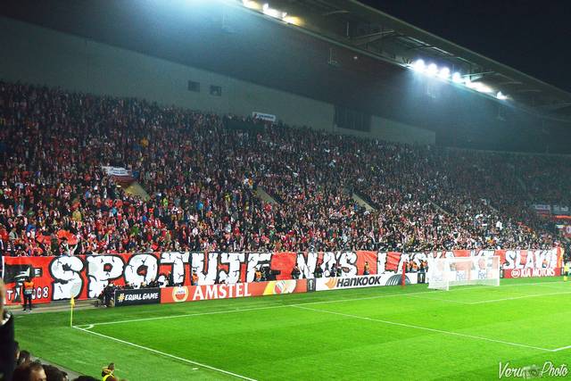 Soccer - UEFA Cup - Round Of 32 - Slavia Prague v Tottenham Hotspur -  Strahov Stadium Stock Photo - Alamy