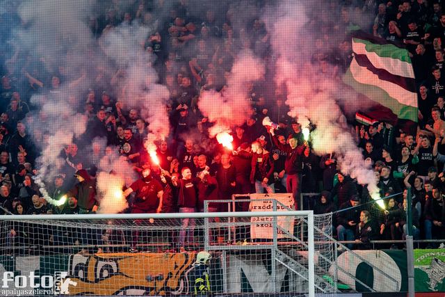 KARNYÚJTÁSNYIRA A KUPATAVASZ !, FERENCVÁROS - CRVENA ZVEZDA, EL, 2022.10.13., OLDALVONAL