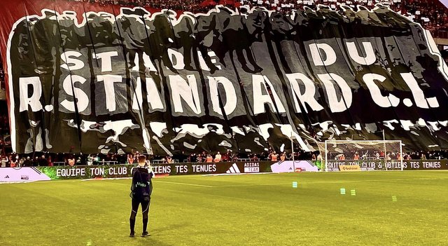 Standard Liege ultras steal Anderlecht tifo ahead of Croky Cup