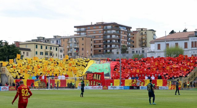 Catanzaro, Reggiana, Feralpisalò: Um pouco sobre os três times que  celebraram o acesso na Serie C da Itália