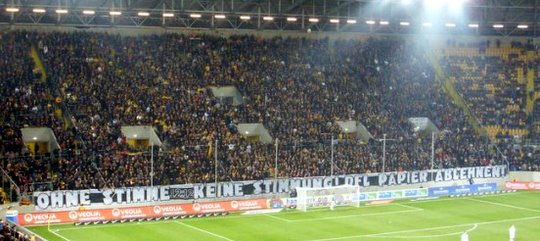 ULTRAS-TIFO.net - Dynamo Dresden vs Munchen 1860 right now