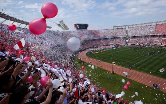 Por fogos de artifício contra o Boca Juniors, River Plate é punido